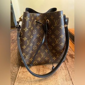Brand new never used Authentic Louis Vuitton Noeneo purse 🤩